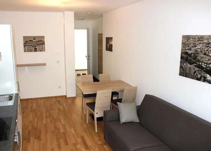 Schweitzer Center Apartman