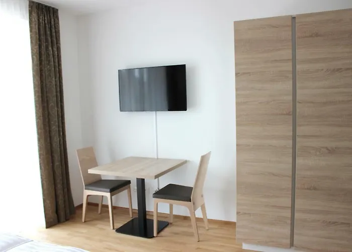 Schweitzer Center * グラーツ